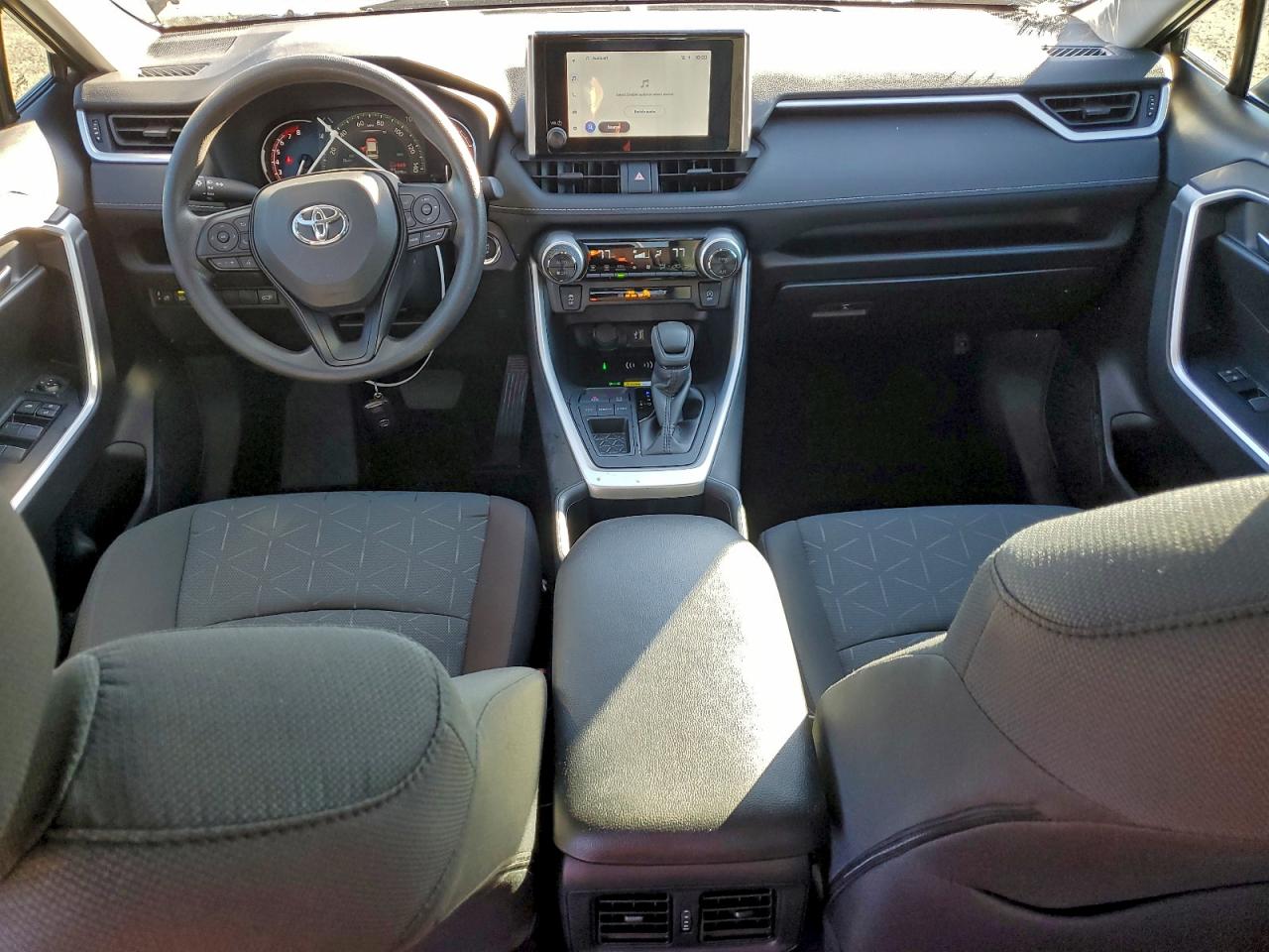 2025 TOYOTA RAV4 XLE photo 8