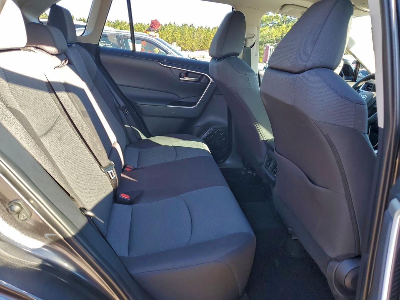 2025 TOYOTA RAV4 XLE photo 10