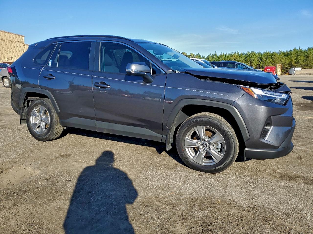 2025 TOYOTA RAV4 XLE photo 4