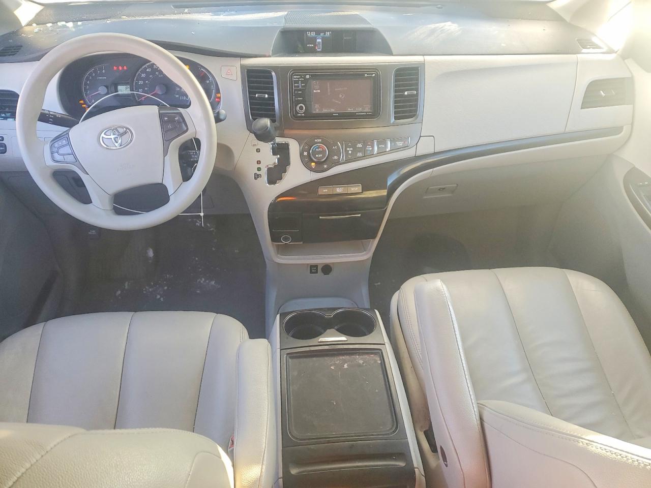 2013 TOYOTA SIENNA LE photo 8