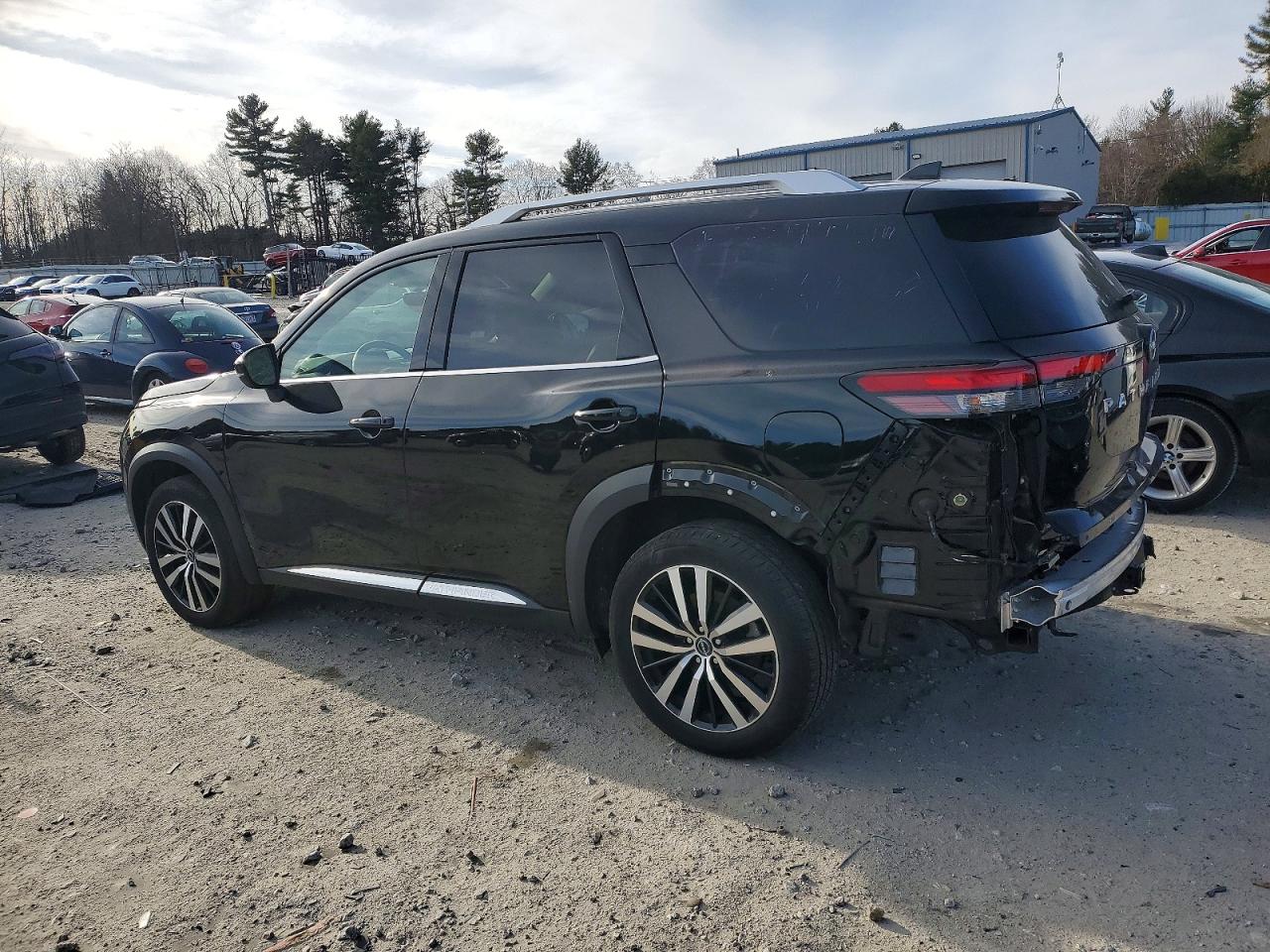 2023 NISSAN PATHFINDER PLATINUM photo 2