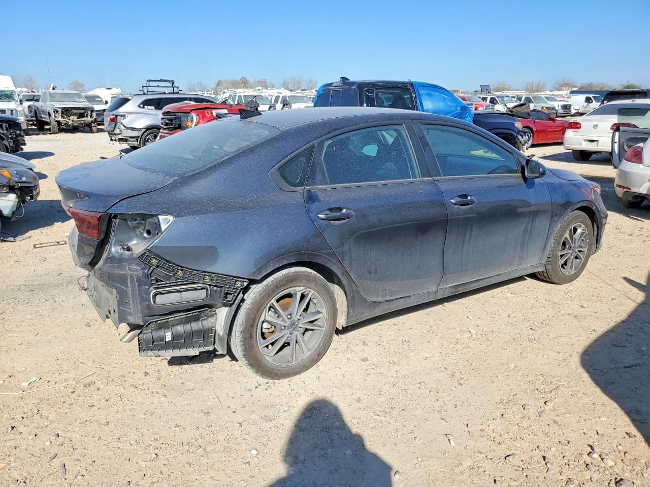 2024 KIA FORTE LX photo 3