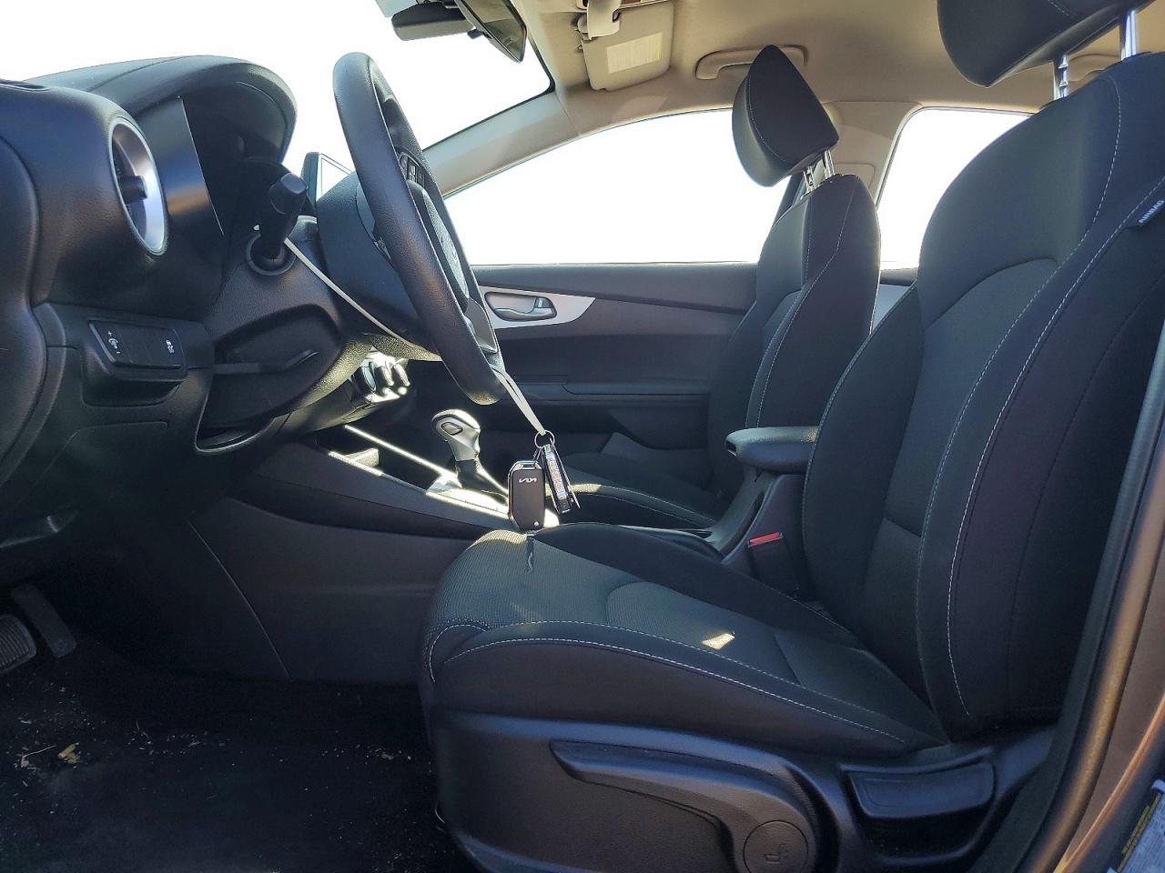 2024 KIA FORTE LX photo 7