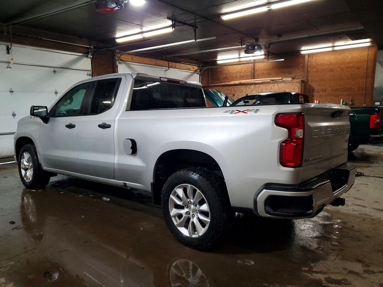2019 CHEVROLET SILVERADO K1500 CUSTOM photo 2