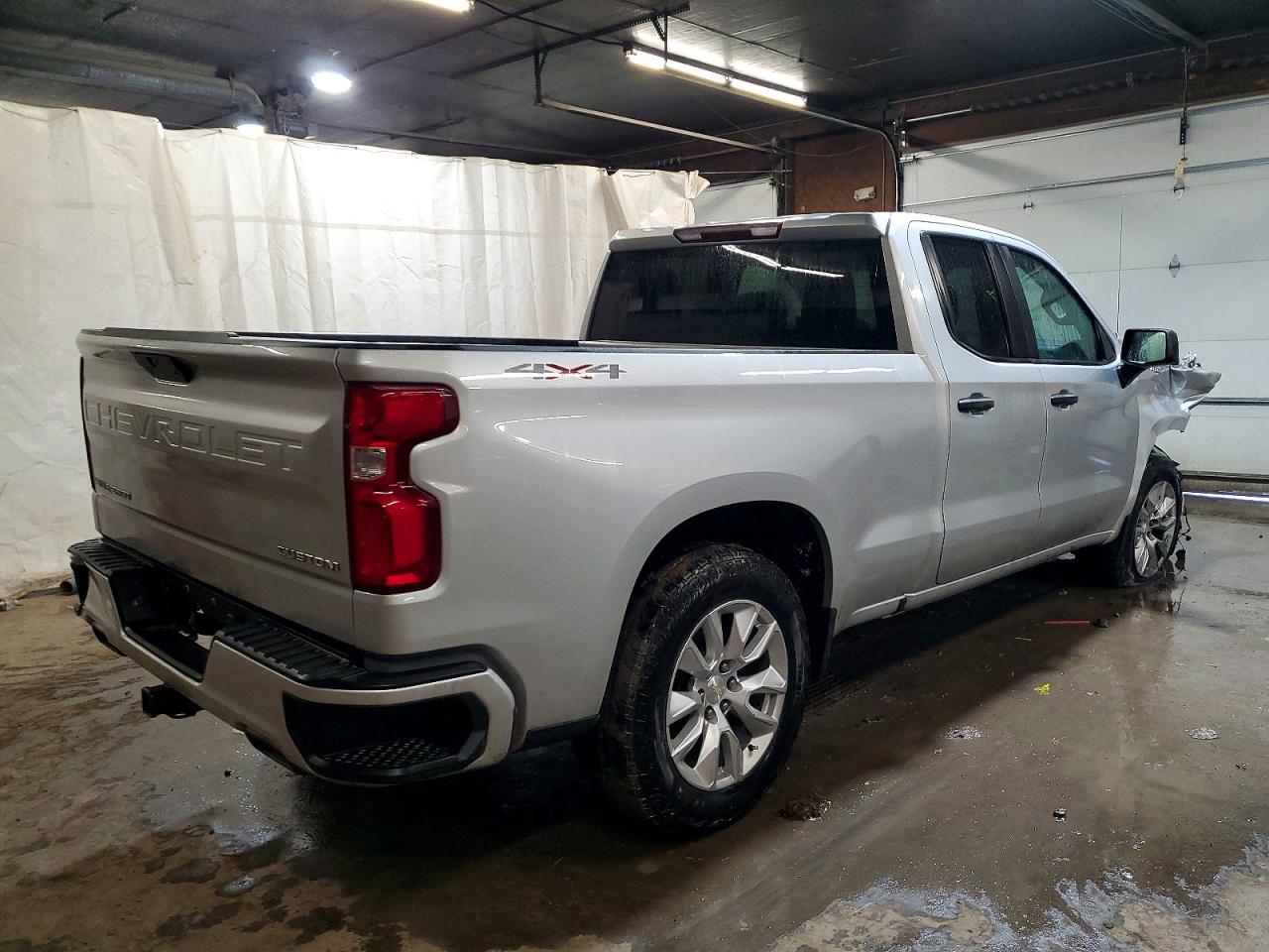 2019 CHEVROLET SILVERADO K1500 CUSTOM photo 3
