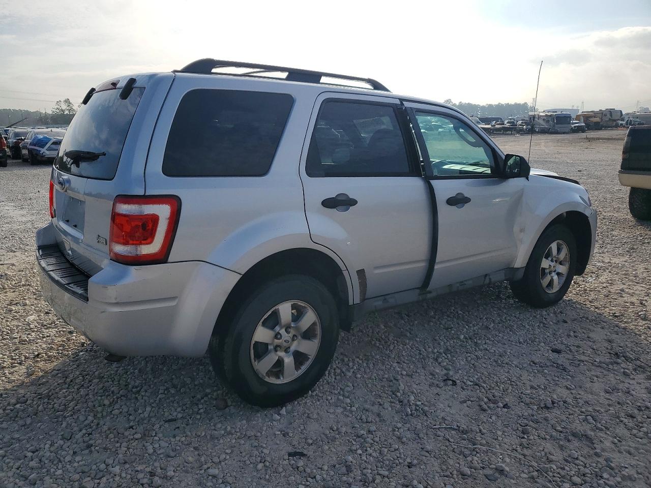 2011 FORD ESCAPE XLT photo 3