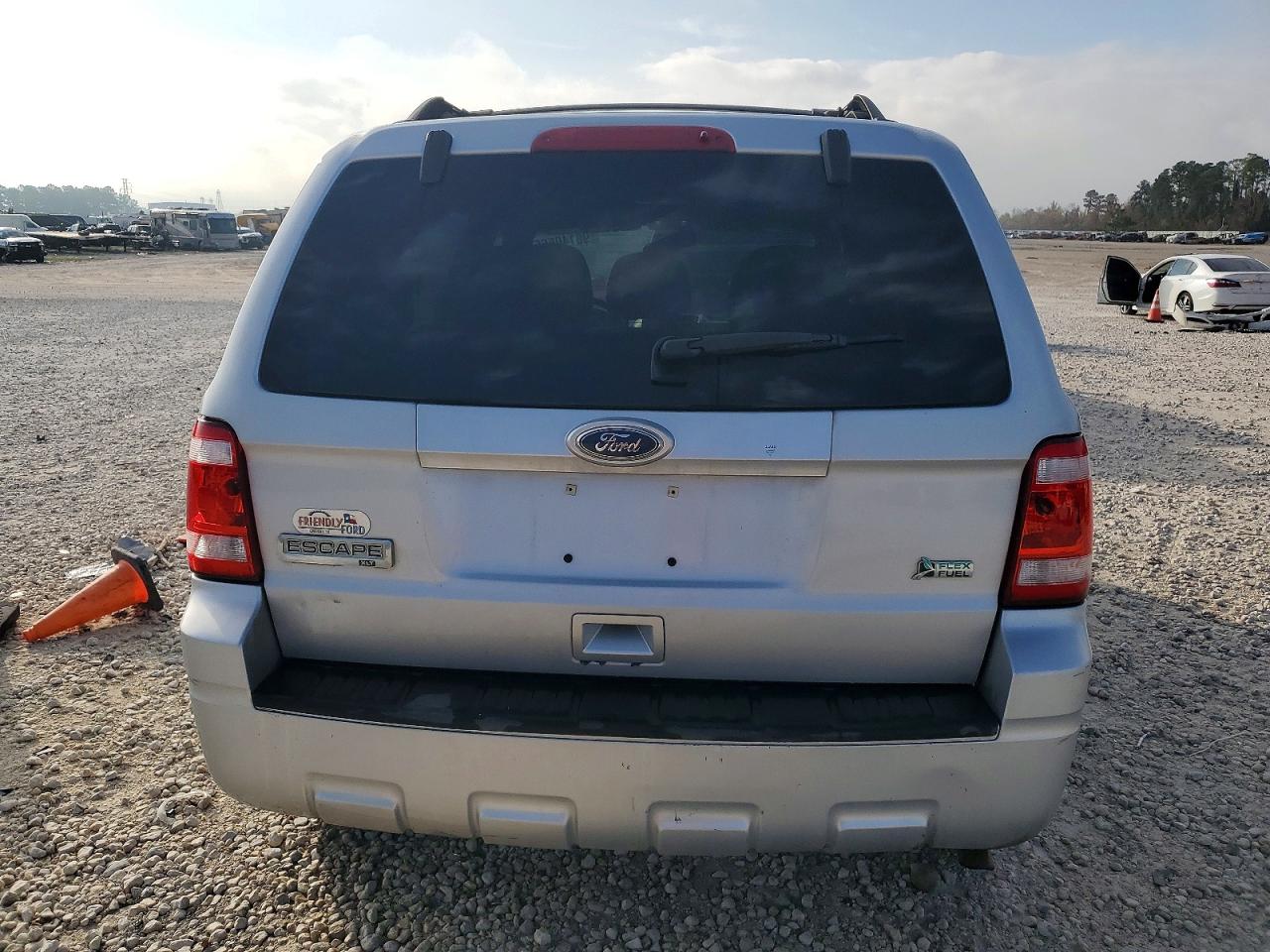 2011 FORD ESCAPE XLT photo 6