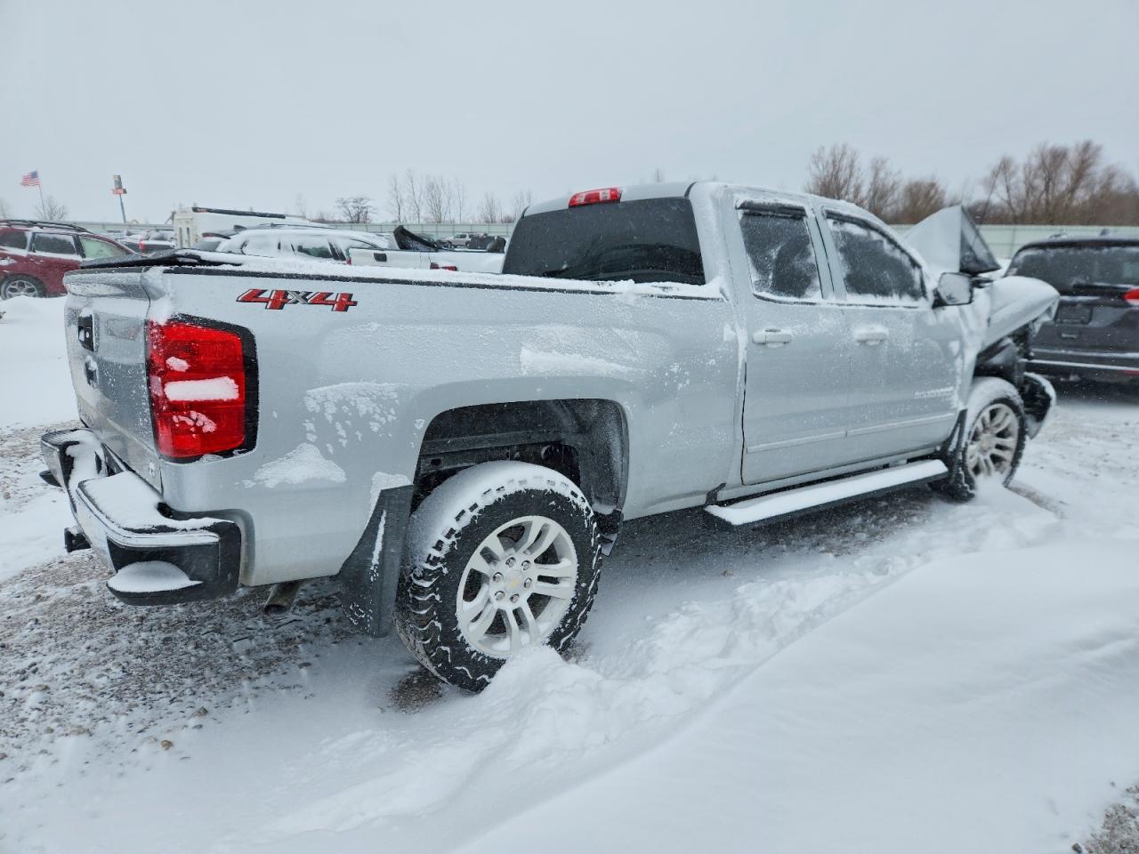 2018 CHEVROLET SILVERADO K1500 LT photo 3