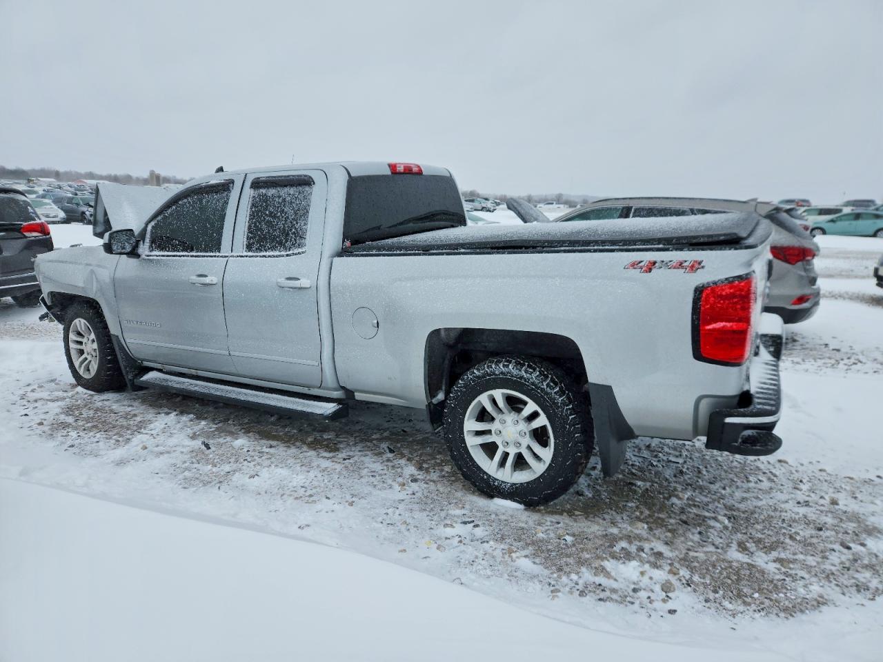 2018 CHEVROLET SILVERADO K1500 LT photo 2