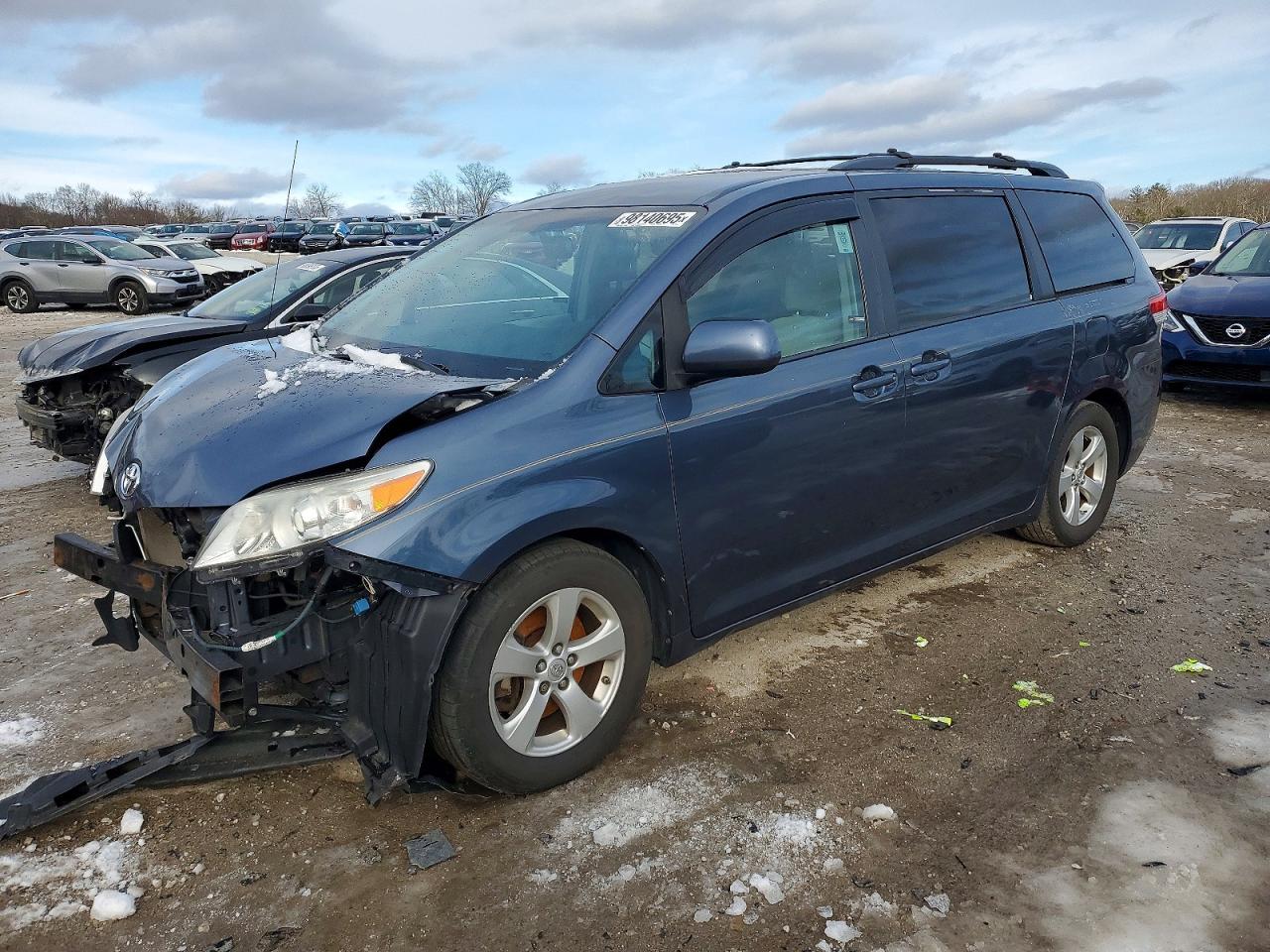 2014 TOYOTA SIENNA
