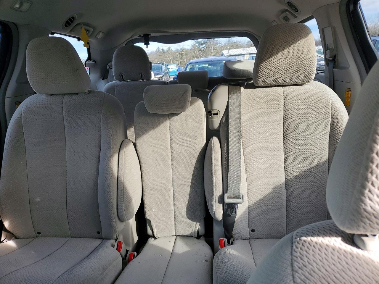 2014 TOYOTA SIENNA LE photo 10