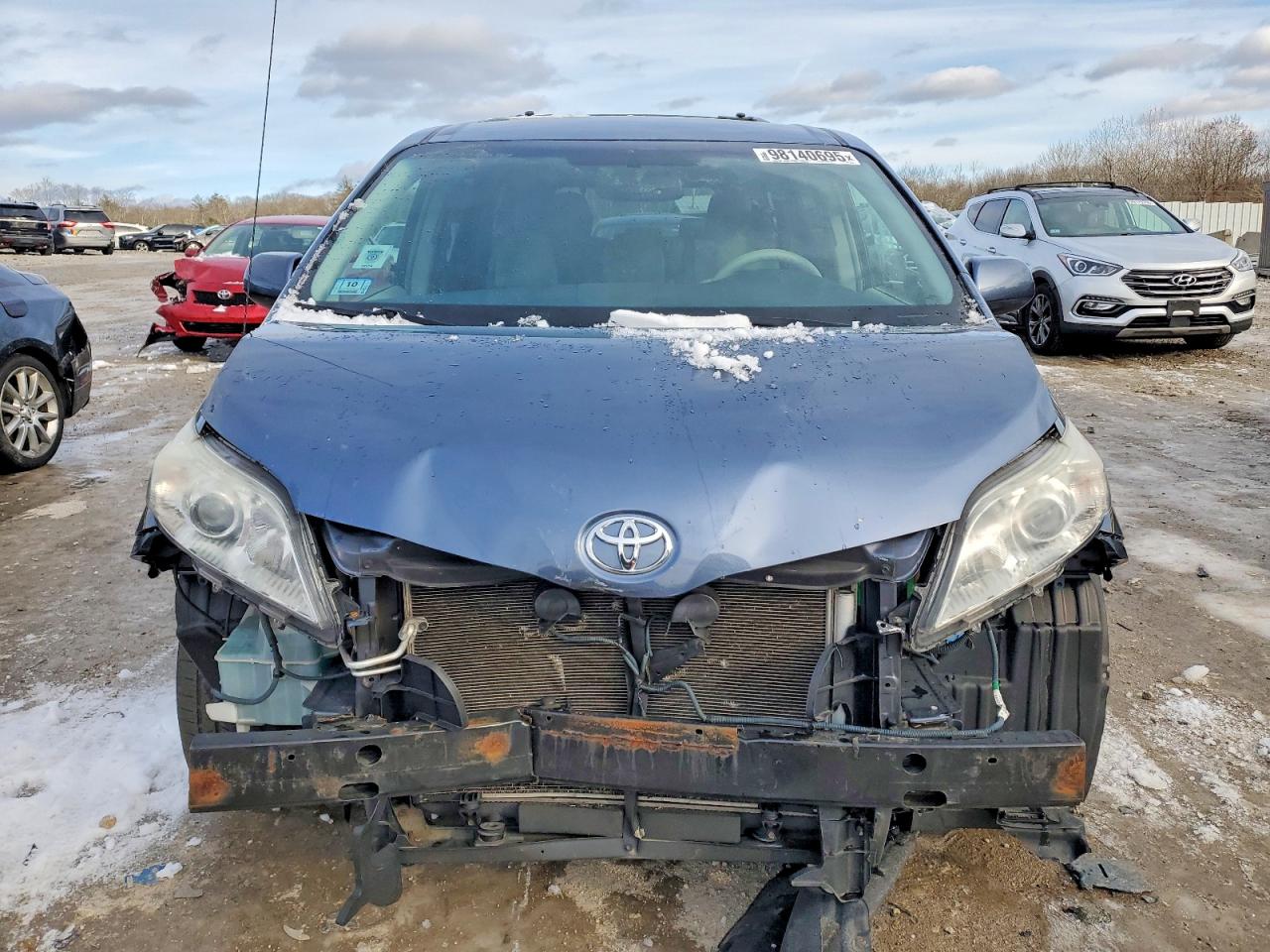 2014 TOYOTA SIENNA LE photo 5