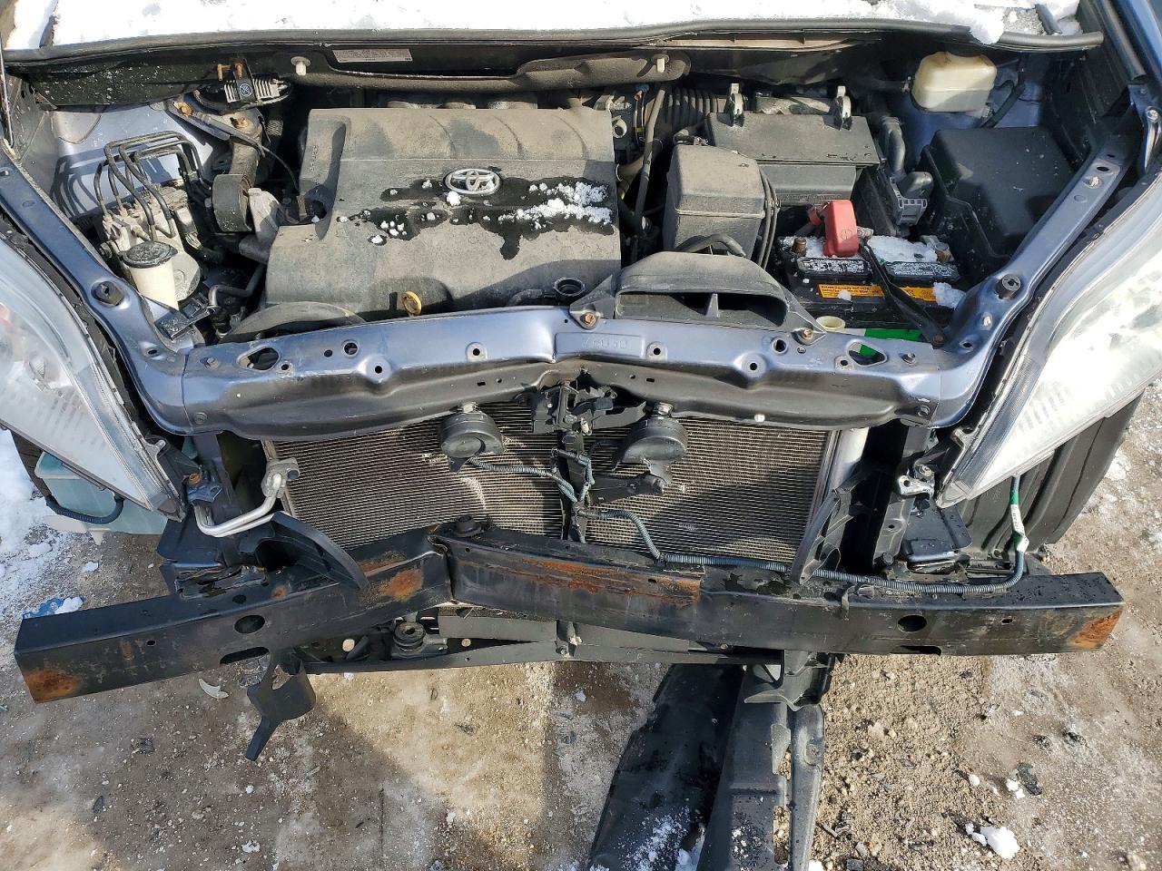 2014 TOYOTA SIENNA LE photo 12