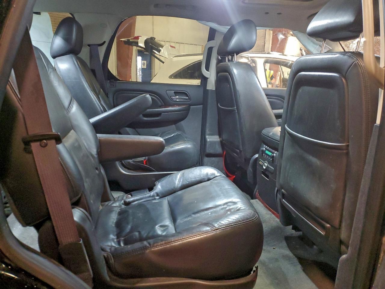 2011 CADILLAC ESCALADE photo 11