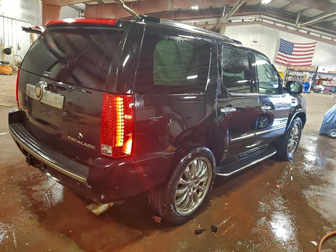 2011 CADILLAC ESCALADE photo 3