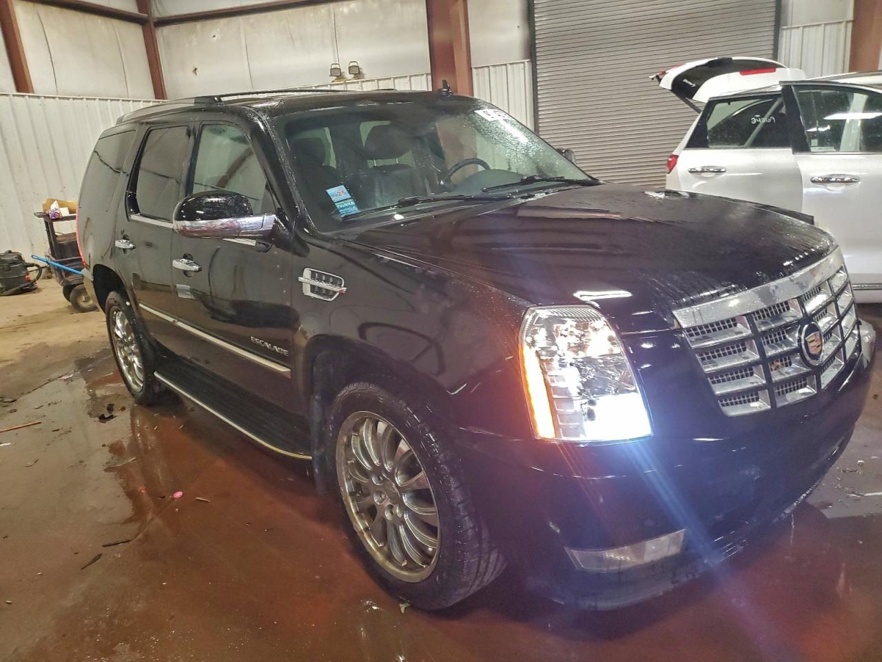 2011 CADILLAC ESCALADE photo 4