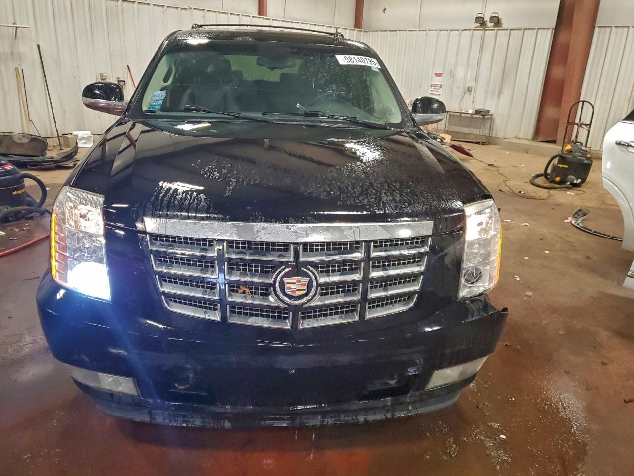 2011 CADILLAC ESCALADE photo 5