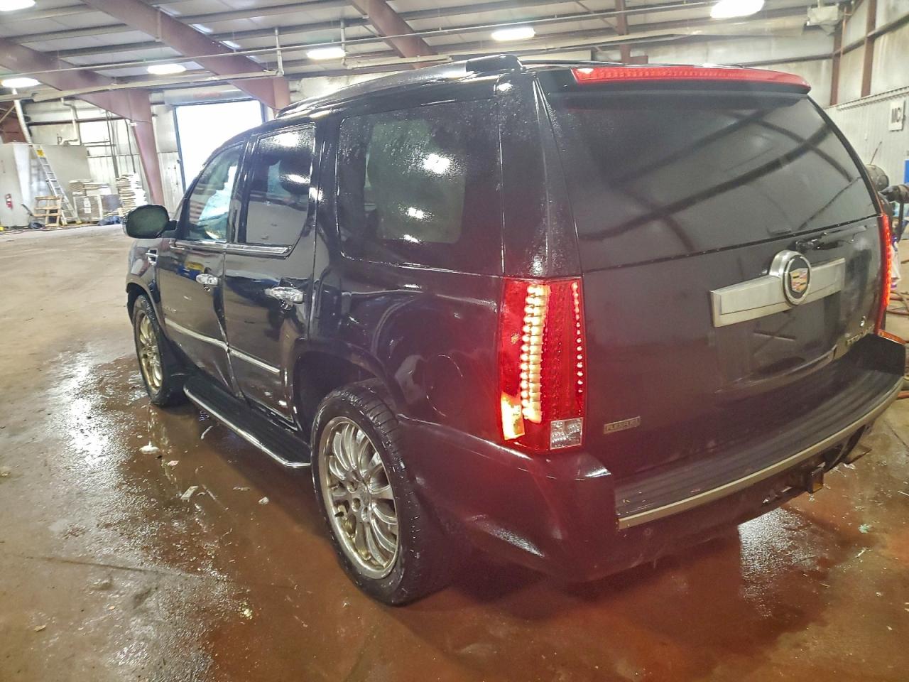 2011 CADILLAC ESCALADE photo 2