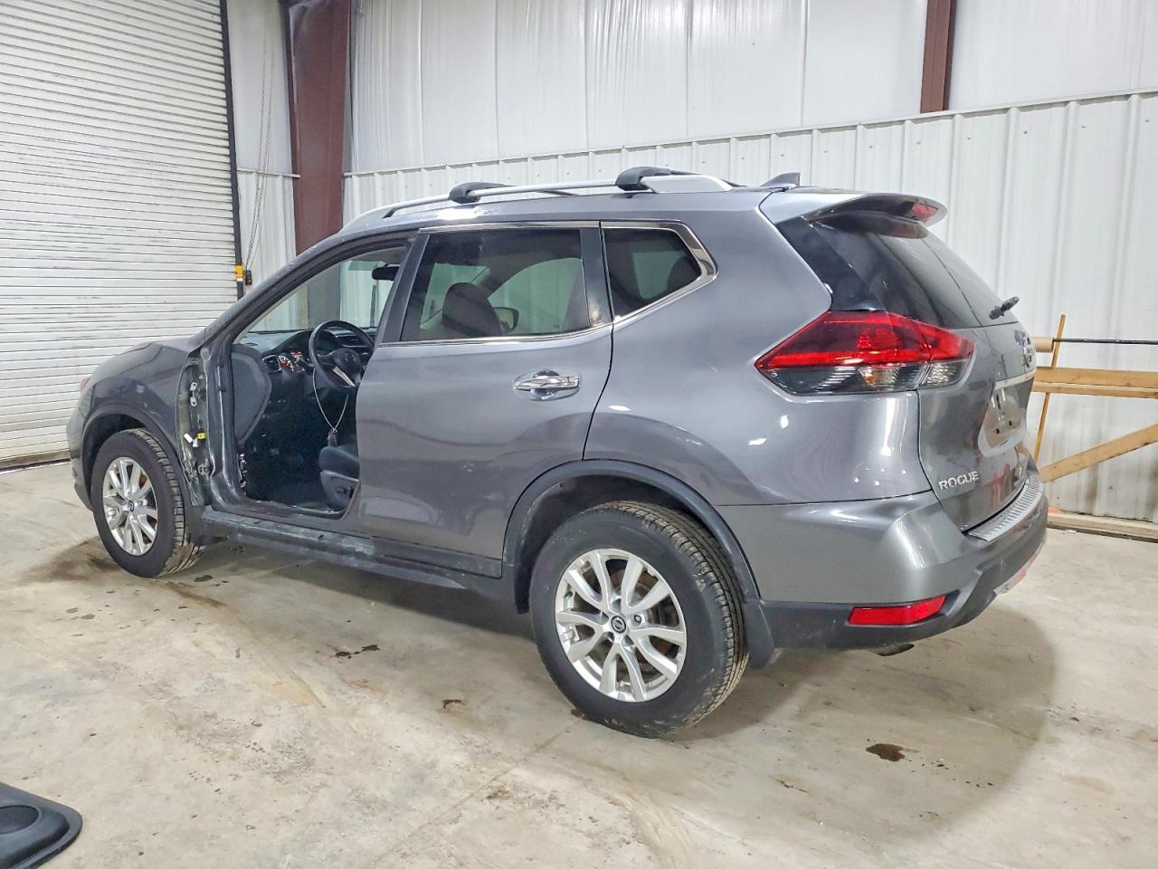 2018 NISSAN ROGUE S photo 2