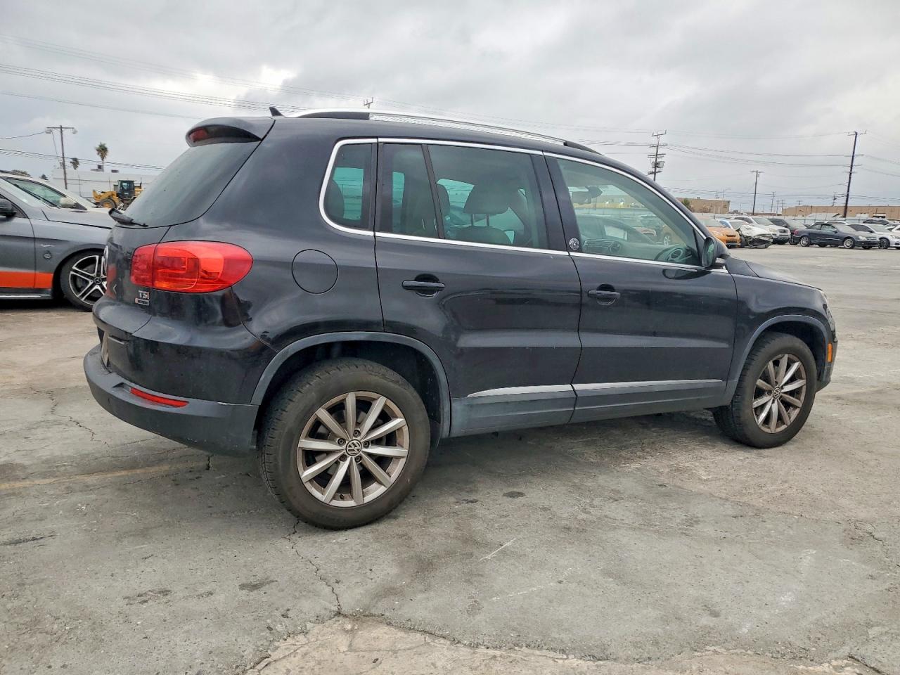 2017 VOLKSWAGEN TIGUAN WOLFSBURG photo 3