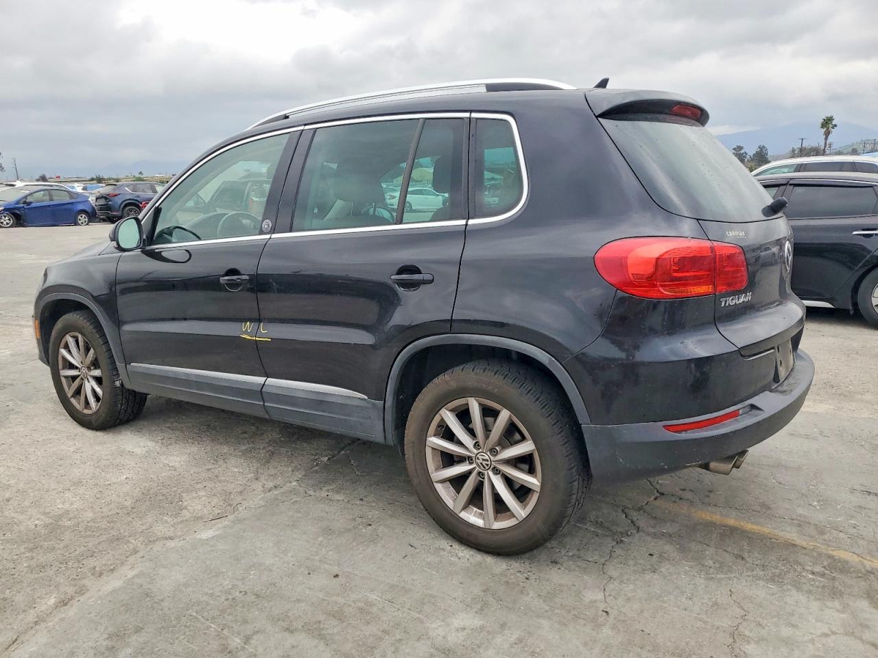 2017 VOLKSWAGEN TIGUAN WOLFSBURG photo 2