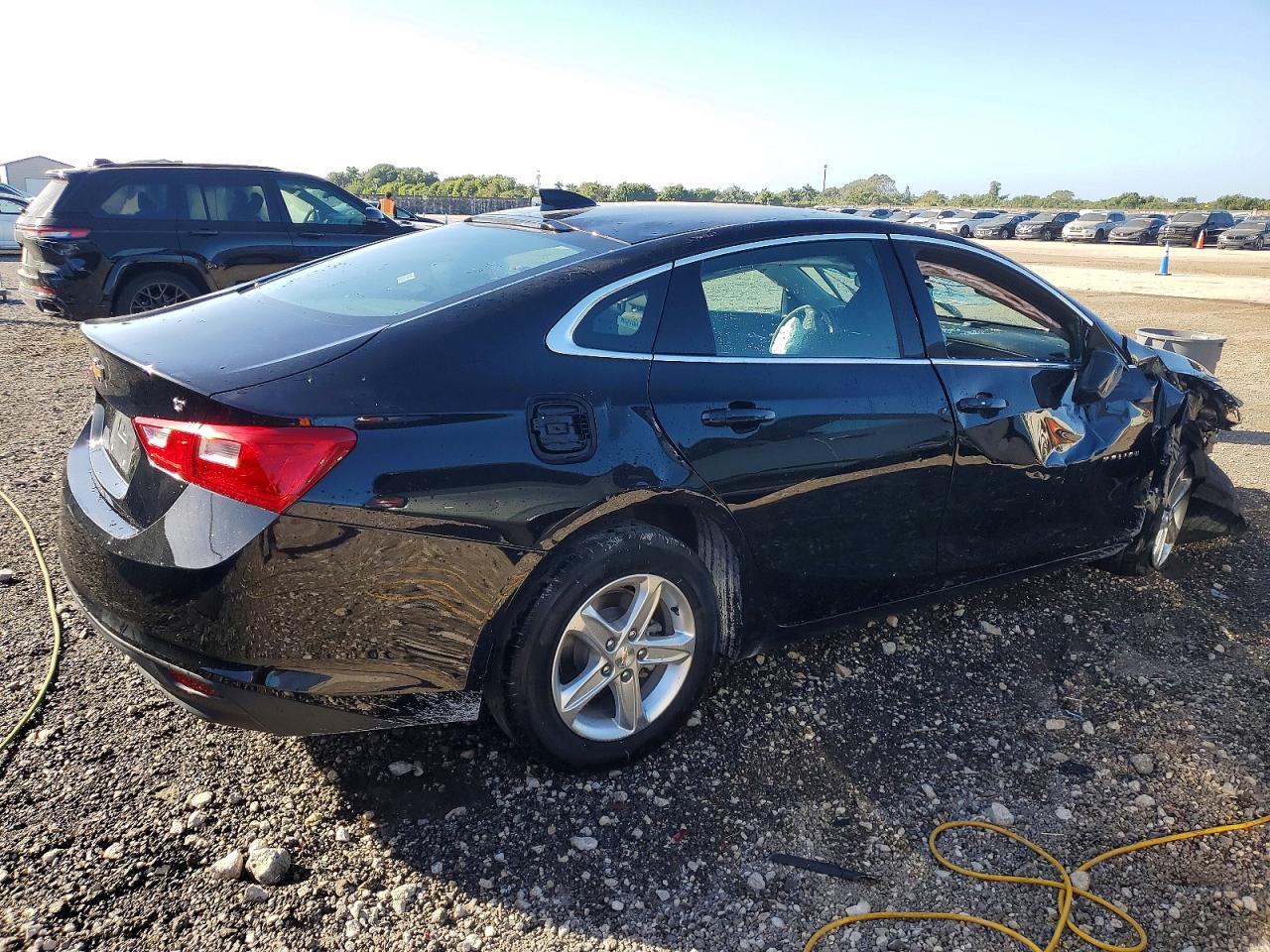 2023 CHEVROLET MALIBU LT photo 3