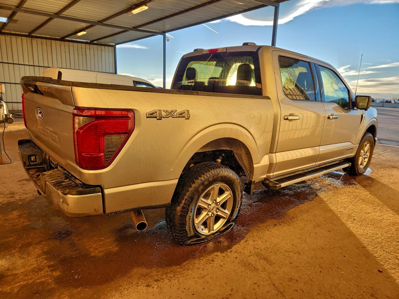 2024 FORD F150 XLT photo 3