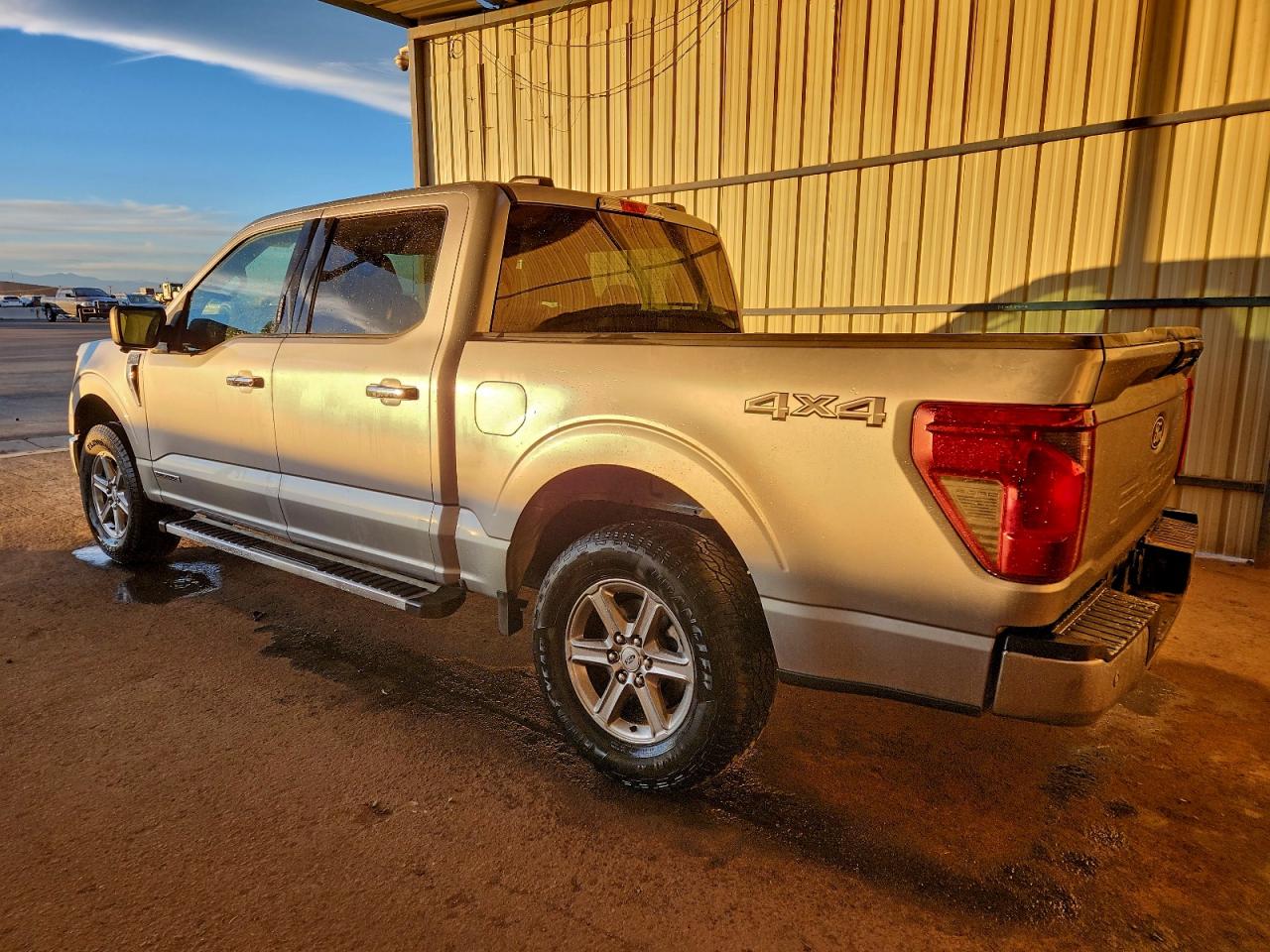 2024 FORD F150 XLT photo 2