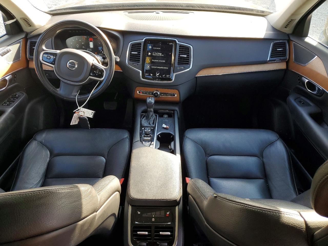 2021 VOLVO XC90 T6 MOMENTUM photo 8