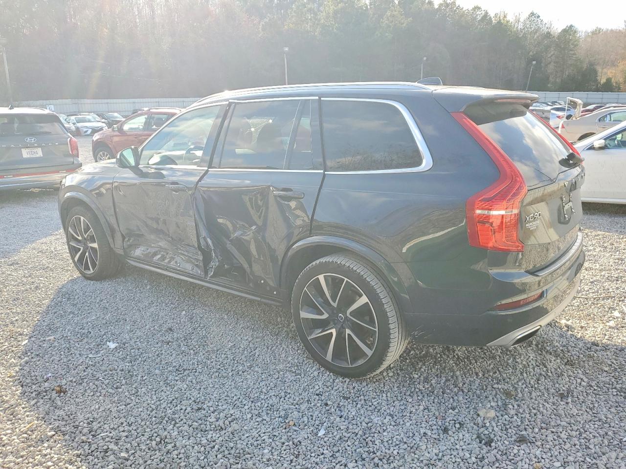 2021 VOLVO XC90 T6 MOMENTUM photo 2