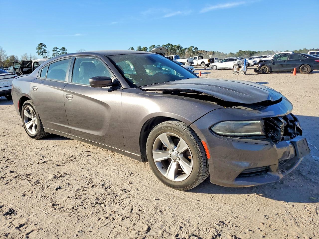 2015 DODGE CHARGER SE photo 4