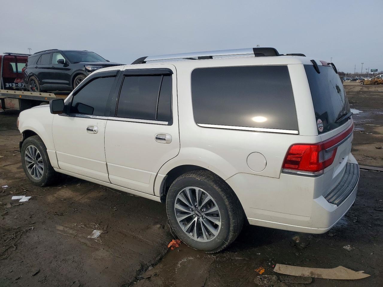 2015 LINCOLN NAVIGATOR photo 2