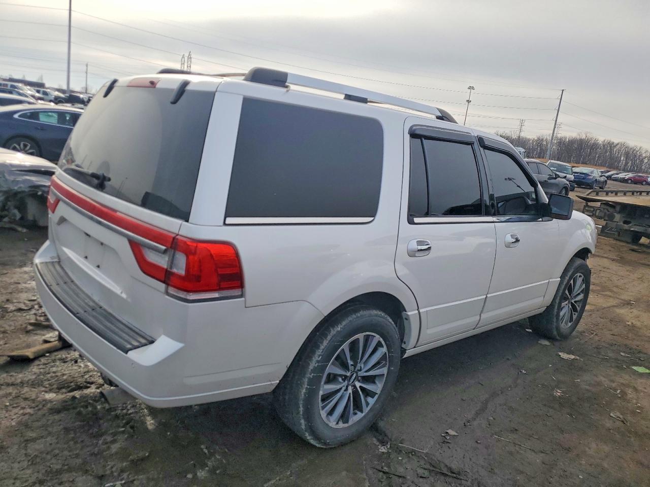 2015 LINCOLN NAVIGATOR photo 3