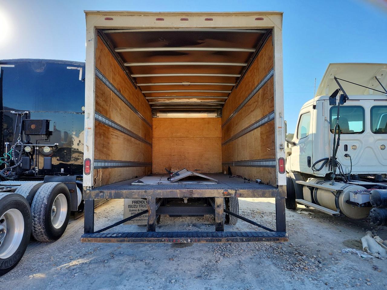 2016 ISUZU NPR BOX TRUCK photo 6