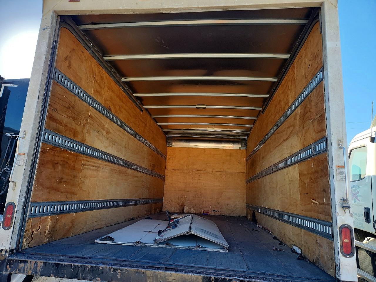 2016 ISUZU NPR BOX TRUCK photo 10