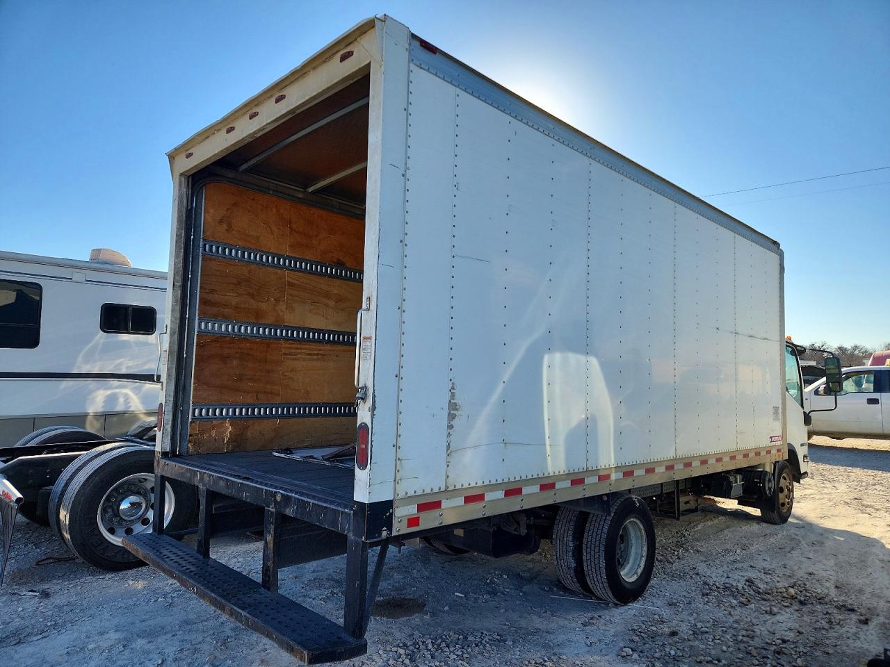 2016 ISUZU NPR BOX TRUCK photo 3