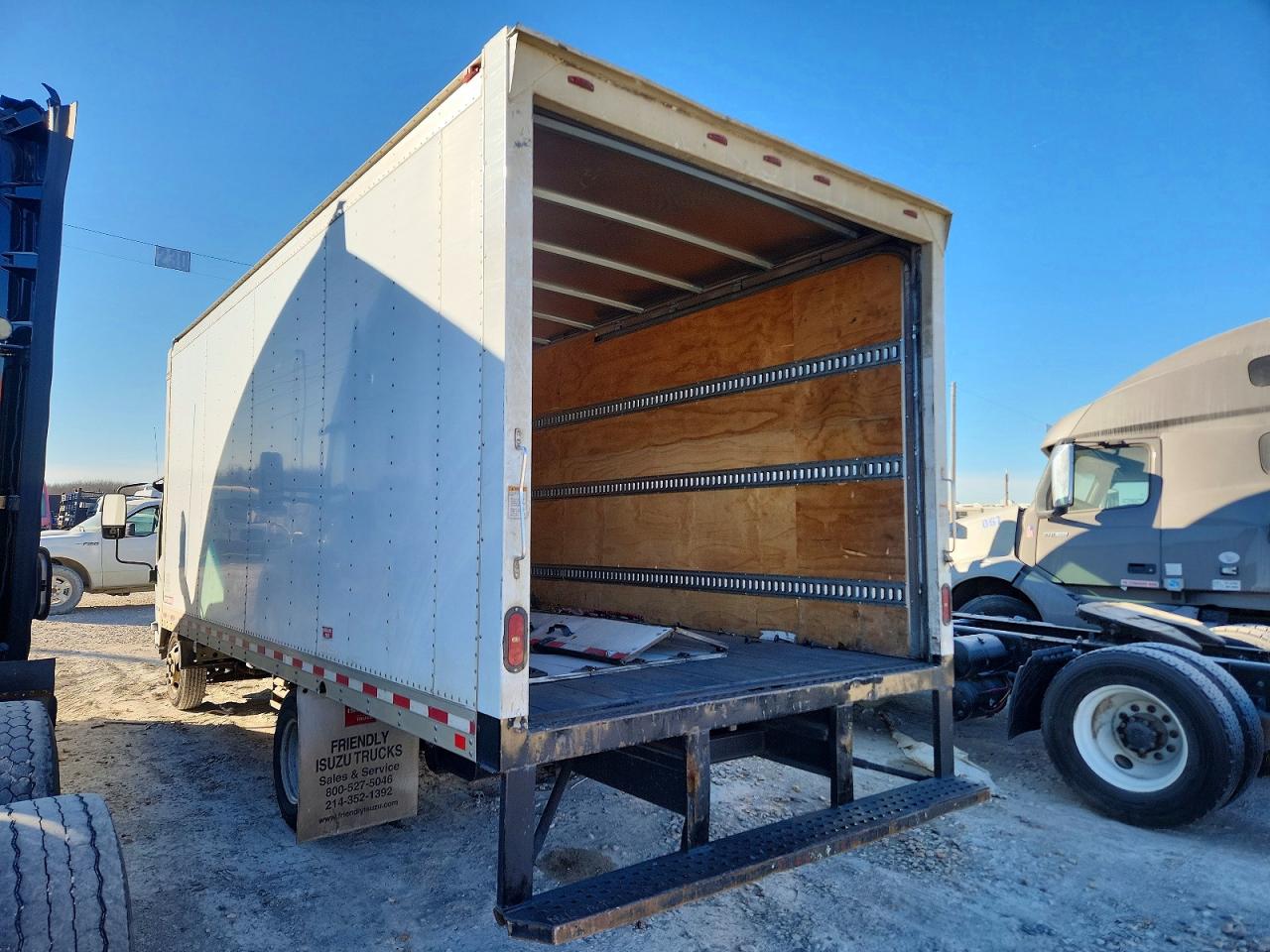 2016 ISUZU NPR BOX TRUCK photo 2
