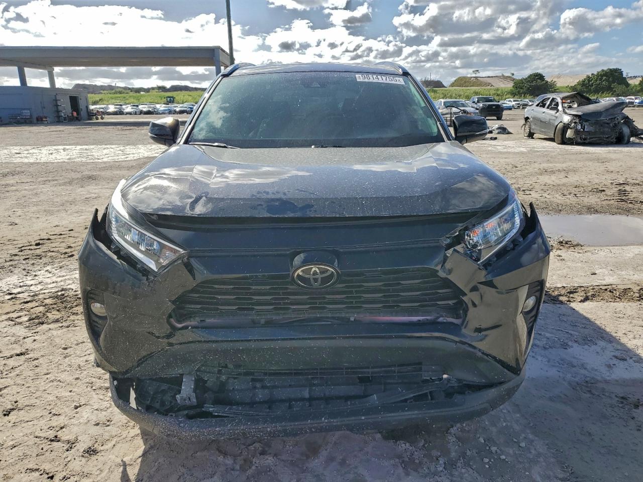2021 TOYOTA RAV4 XLE photo 5