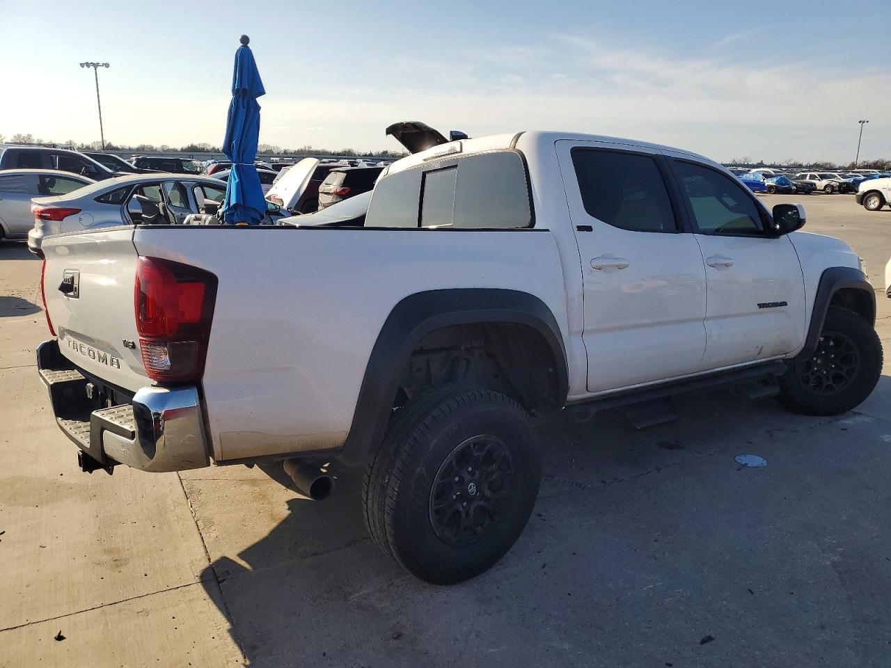 2022 TOYOTA TACOMA DOUBLE CAB photo 3