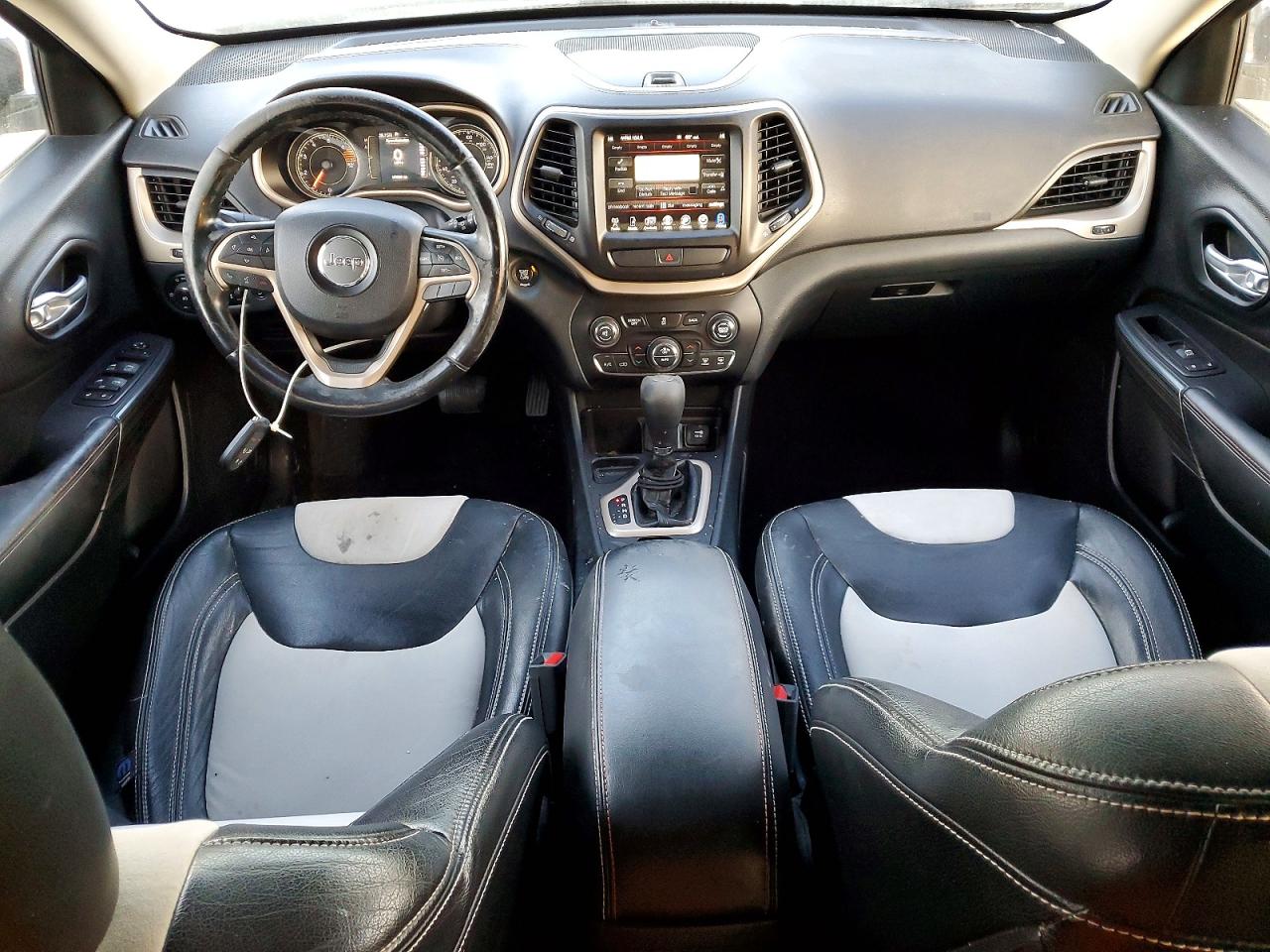 2016 JEEP CHEROKEE LATITUDE photo 8