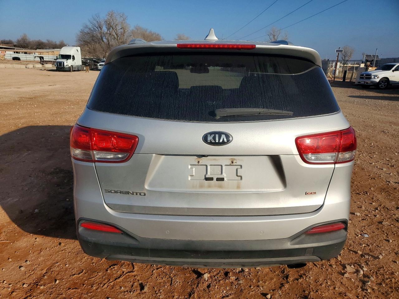 2016 KIA SORENTO LX photo 6