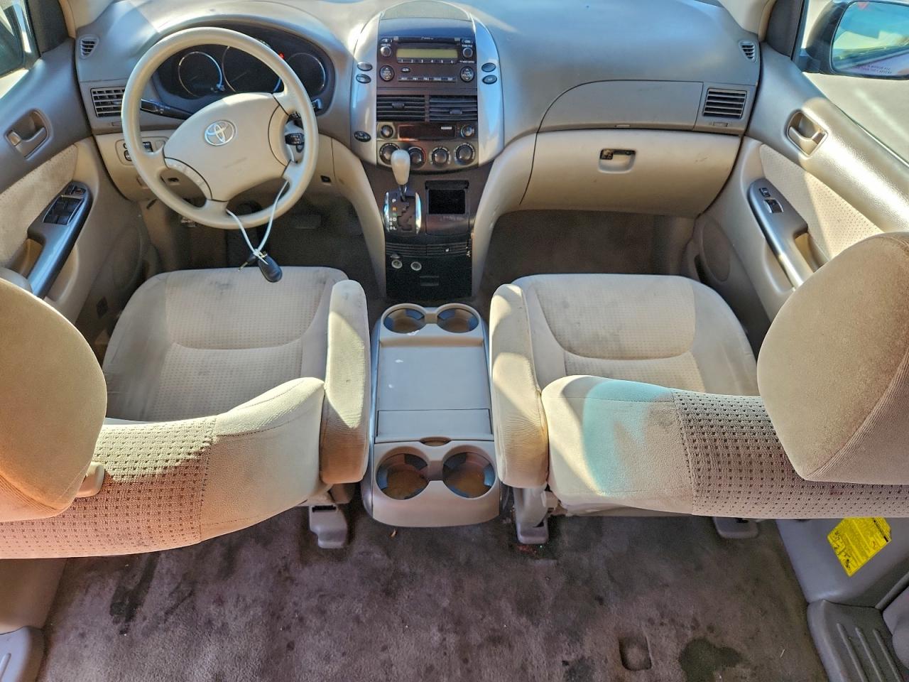 2009 TOYOTA SIENNA CE photo 8