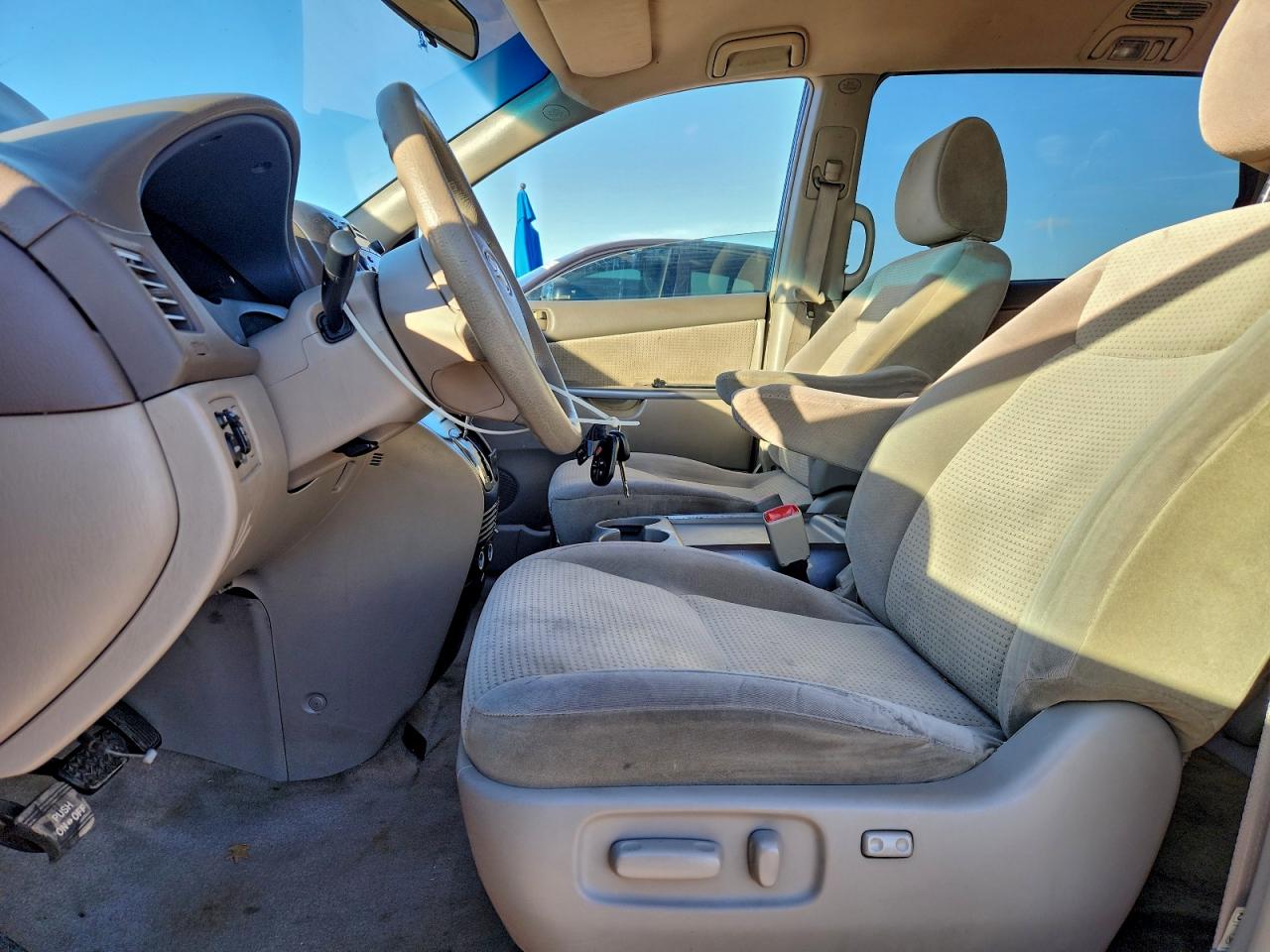 2009 TOYOTA SIENNA CE photo 7
