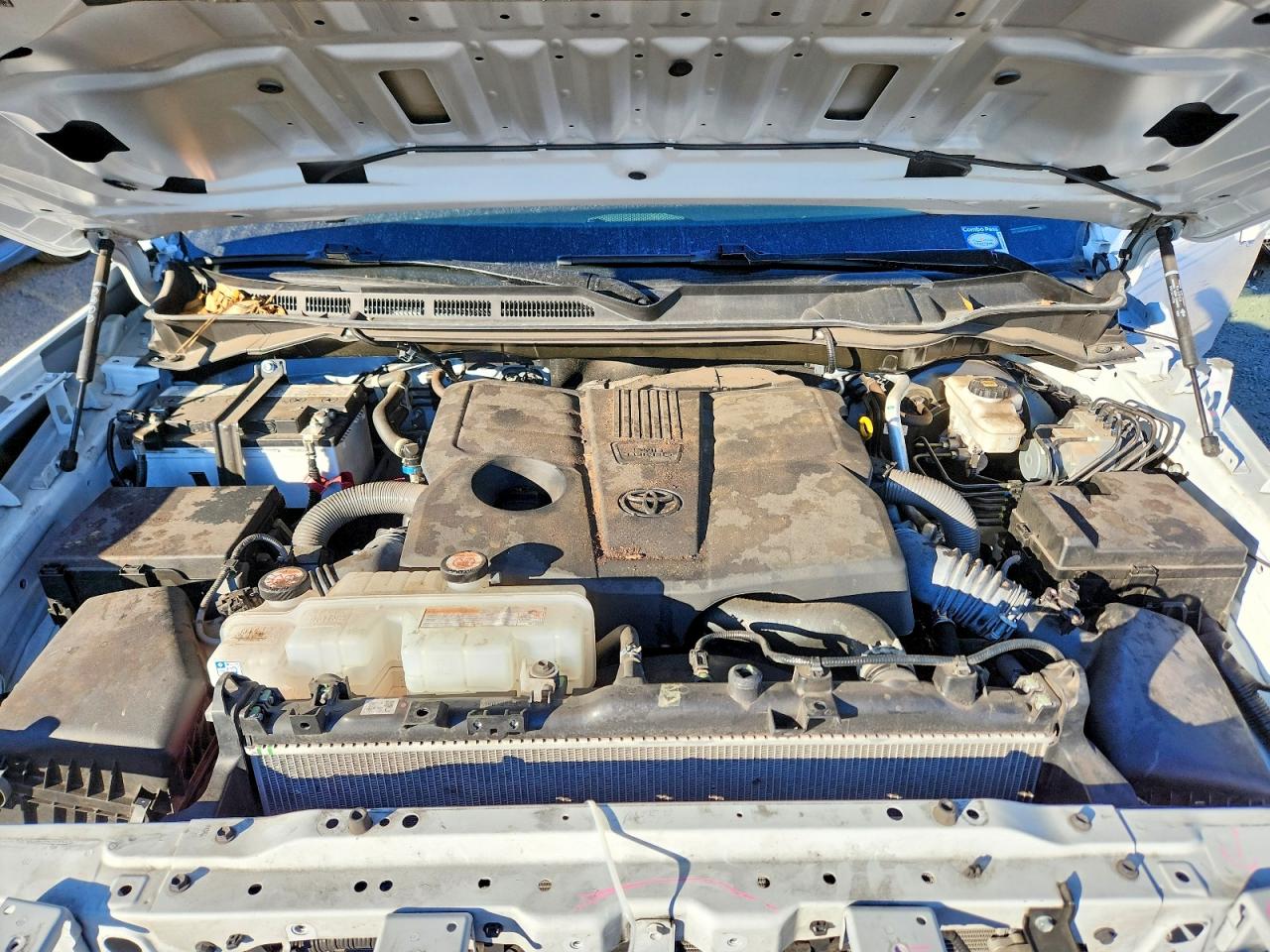 2024 TOYOTA TUNDRA CREWMAX SR photo 11
