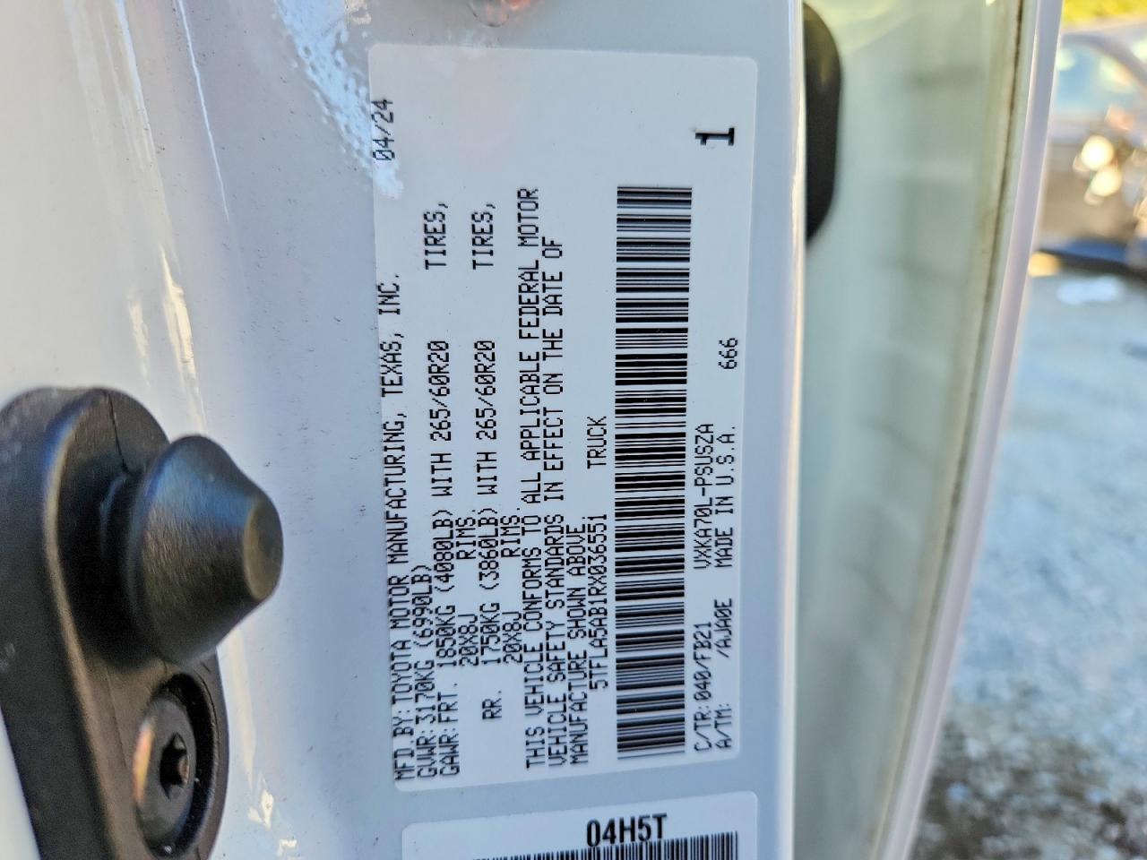 2024 TOYOTA TUNDRA CREWMAX SR photo 13