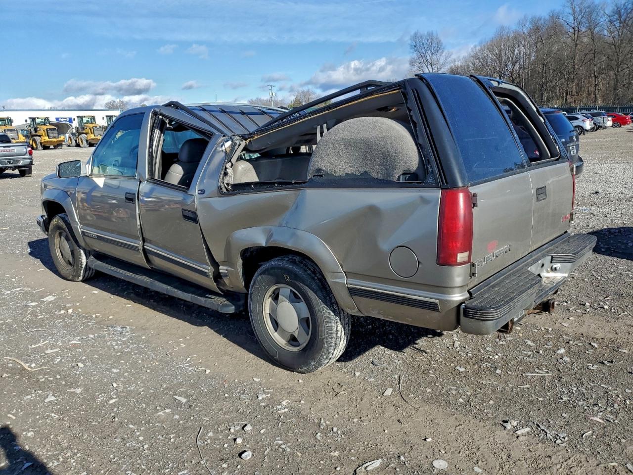 1999 GMC SUBURBAN K1500 photo 2