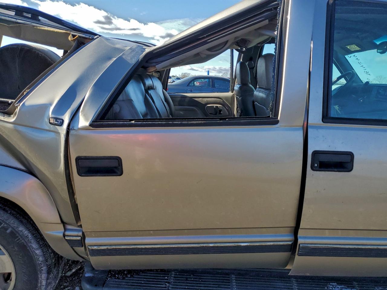1999 GMC SUBURBAN K1500 photo 11