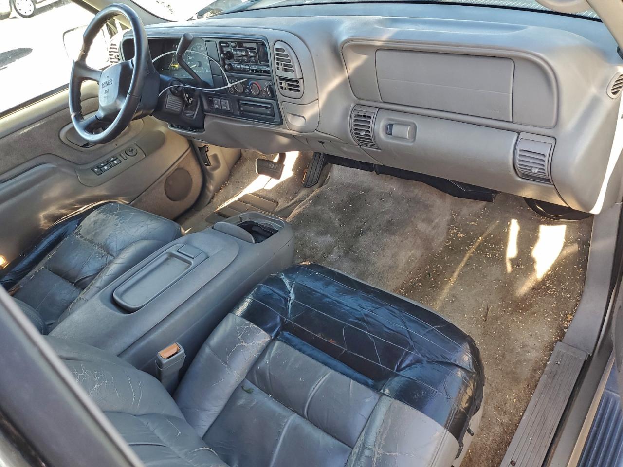 1999 GMC SUBURBAN K1500 photo 8