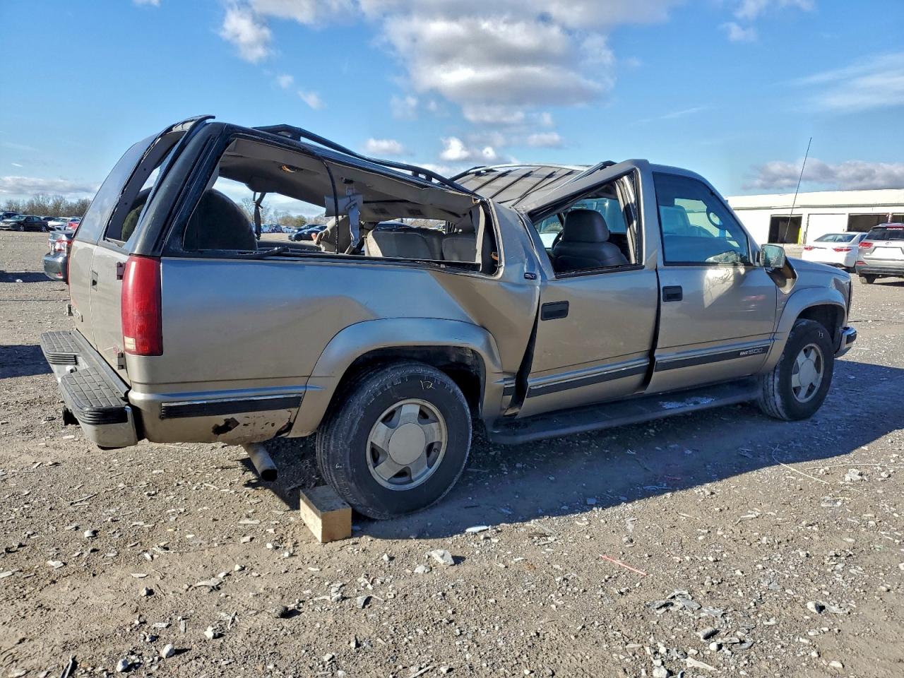 1999 GMC SUBURBAN K1500 photo 3