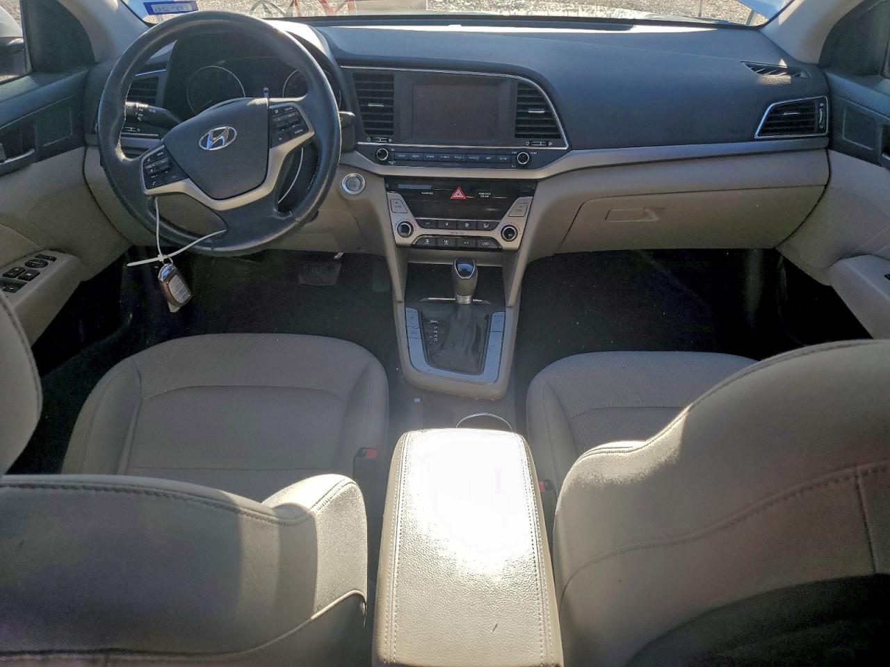 2017 HYUNDAI ELANTRA SE photo 8